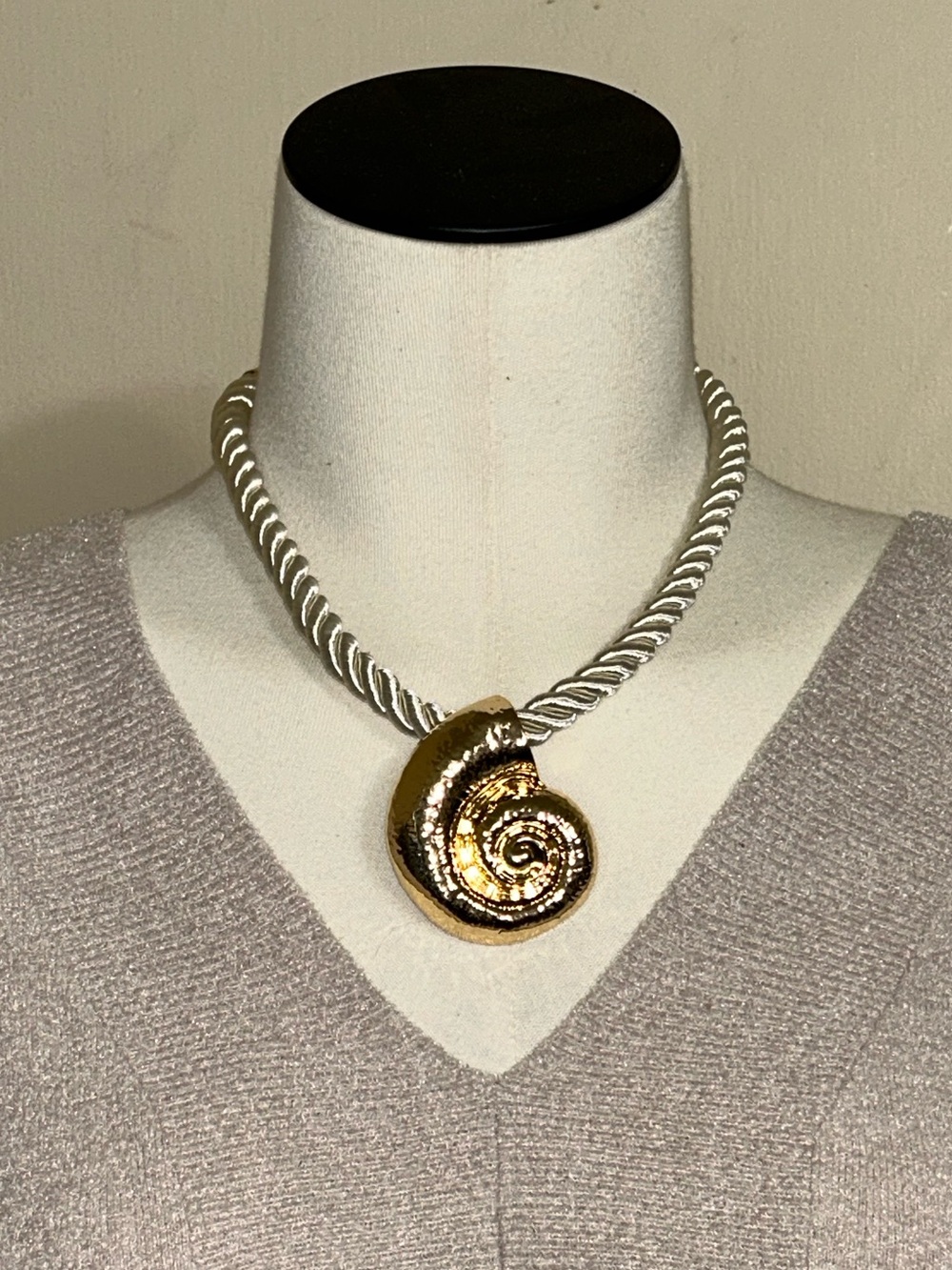 PIPER K GOLDEN SHELL ROPE NECKLACE